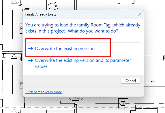 Aviso de Revit indicando que la familia ya existe en el proyecto, con la opción de sobrescribir la versión existente